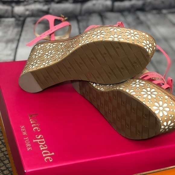 9.5 Pink Laser Cut Platform Sandals Kate Spade - Picture 6 of 6